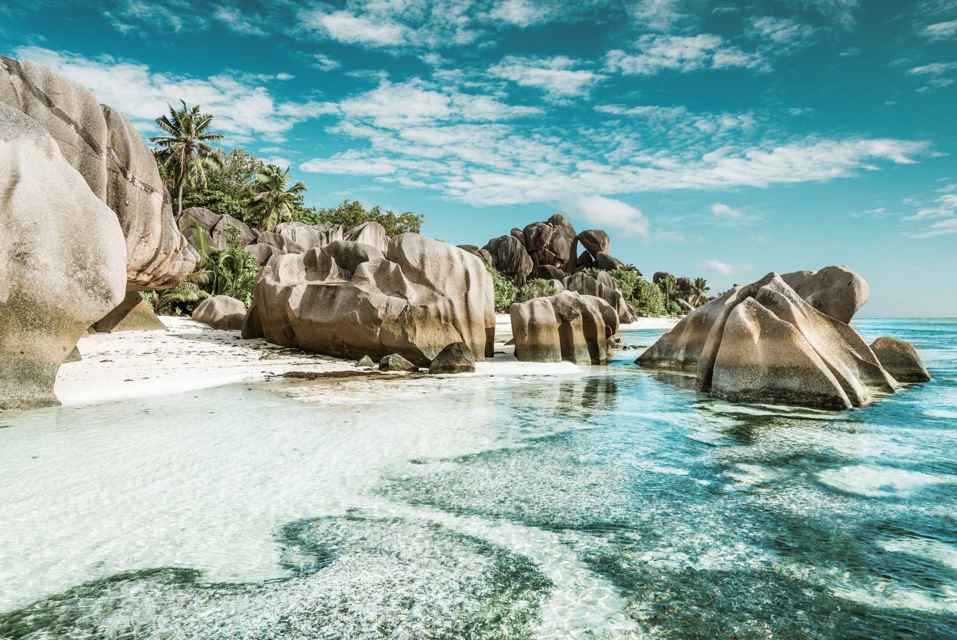 Anse Sous d'Argent beach with granite boulders and turquoise sea in Seychelles